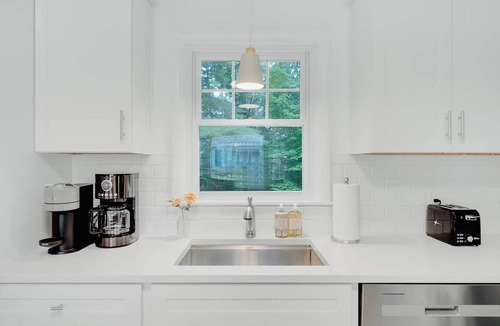 Yarmouth House | Cute Cobalt Cottage!