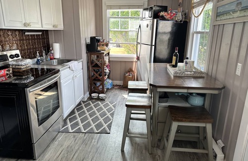 Point Judith Cottage | Cute cottage with a private beach