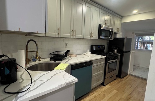Crown Heights House | Cuzzy Garden Room! 7m to subway, 20m to Manhattan