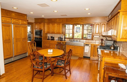 Darien House | Darien Family Home with Bedroom/Nursery - sleeps 12 & easy 50 min. train to NYC