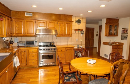 Darien House | Darien Family Home with Bedroom/Nursery - sleeps 12 & easy 50 min. train to NYC