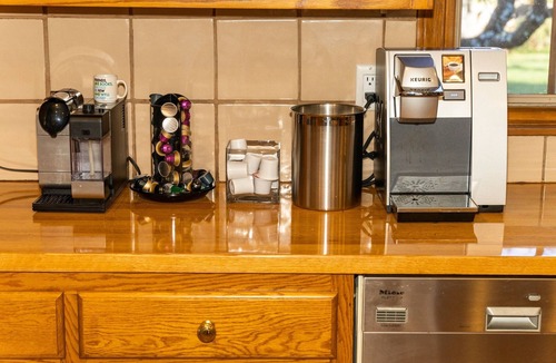 Darien House | Darien Family Home with Bedroom/Nursery - sleeps 12 & easy 50 min. train to NYC