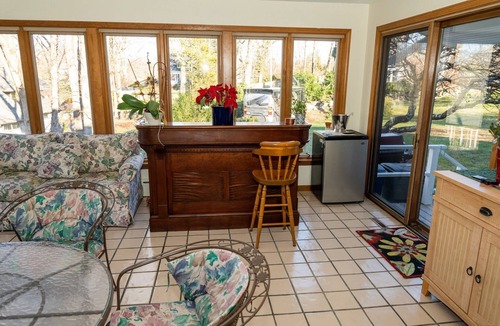 Darien House | Darien Family Home with Bedroom/Nursery - sleeps 12 & easy 50 min. train to NYC