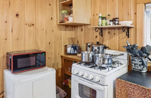 Otter Creek Cabin | Davis Outpost: Pet-Friendly Quiet Cabin w/AC. Screened Sunroom. Walk to Trails