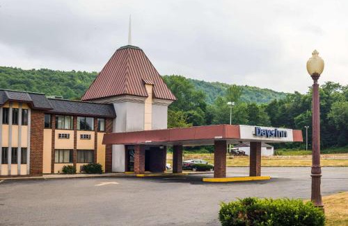 Berlin Hotel | Days Inn by Wyndham Berlin Meriden