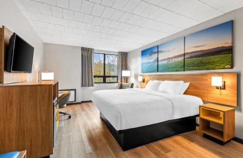 Ferndale Hotel | Days Inn by Wyndham Liberty Monticello