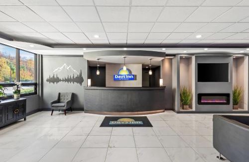 Ferndale Hotel | Days Inn by Wyndham Liberty Monticello