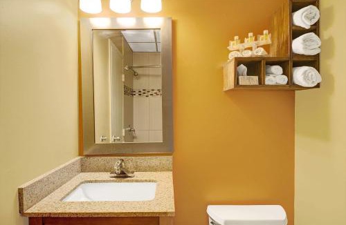 Southington Hotel | Days Inn by Wyndham Southington