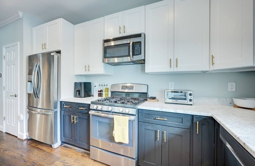 Trinidad Bed & Breakfast | DC`s premier group home 5 bedrooms, 11 guests, EV charging, free parking