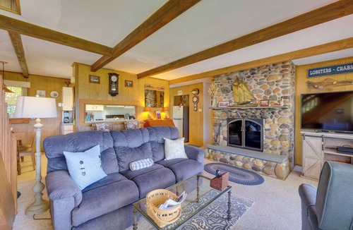 North Truro House | Deck w/Water View: Coastal Escape Near P-Town!