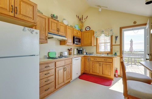 North Truro House | Deck w/Water View: Coastal Escape Near P-Town!