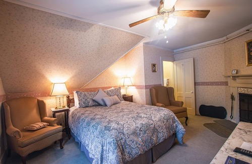 West Dover Bed & Breakfast | Deerfield Valley Inn, 5min. to M.Snow Room Entire Inn