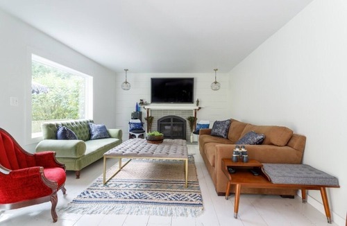 Stanfordville House | Delightful Farm Stay In Horse Country: High speed Wifi, Freshly Laid Eggs Daily