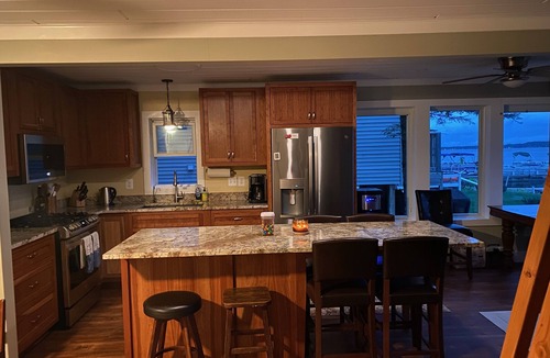 Saratoga Springs House | Delightful home on the shores of Saratoga Lake