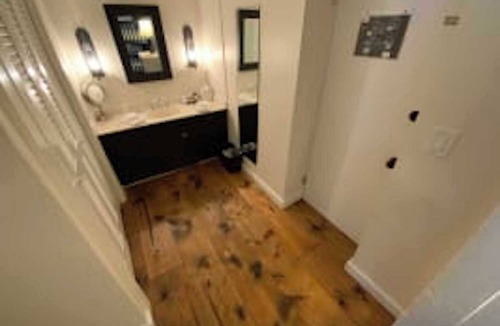 West Dover Resort | Deluxe 2xQueen- 2nd floor in Historic Inn