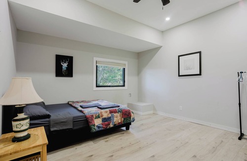 Carling Cottage | Deluxe 3-Bedroom Cottage #12