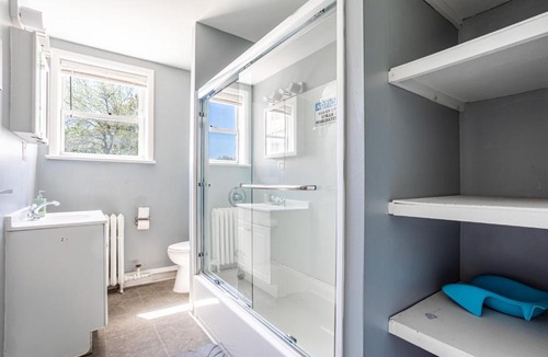 Bayonne Apartment | Deluxe 4BR-2BA-12 Beds | NYC | MetLife | Parking