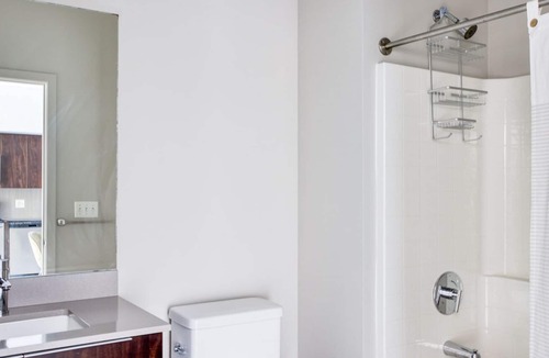 Commonwealth Apartment | Deluxe Allston 1BR w/ Gym & W/D, nr Packards Corner, by Blueground