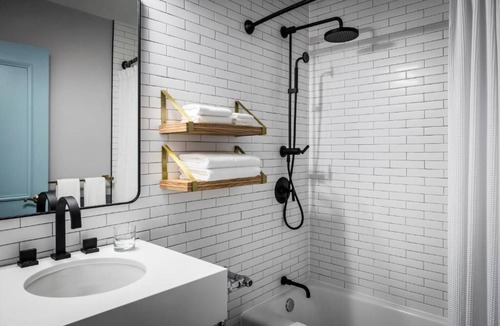 Cambridge Hotel | Deluxe King Retreat Near Harvard Square and Downtown Boston Adventures