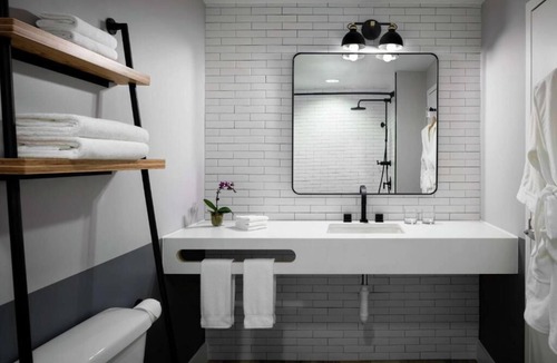 Cambridge Hotel | Deluxe King Retreat Near Harvard Square and Downtown Boston Adventures