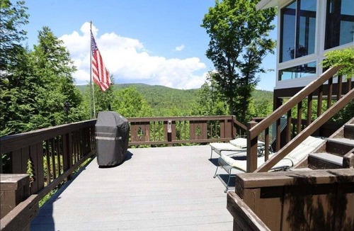 Thornton House | Deluxe Private 4 Bed Home, Pet Friendly near WV!