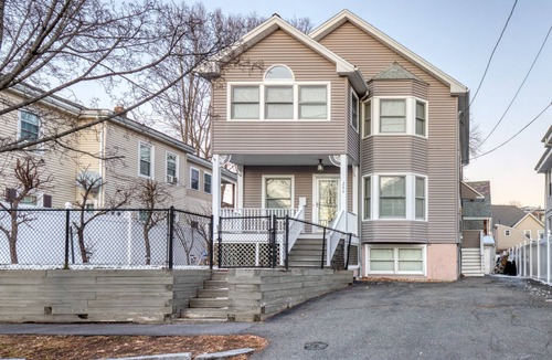Wollaston Apartment | Deluxe Quincy 3BR w/W/D, nr Red Line, by Blueground
