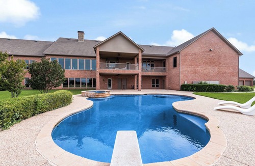 Denton House | DEN105 -Private Ranch Compound | Pool, Gym & Court