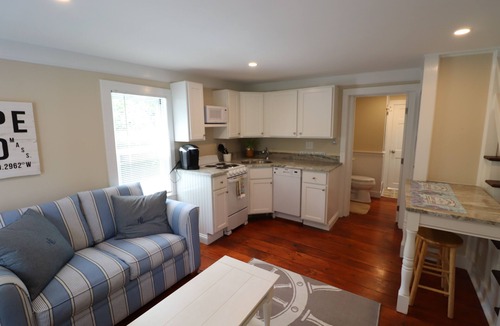 Dennis Apartment | Dennis Village - Adorable Studio Cottage (CapeCodProperty 100)