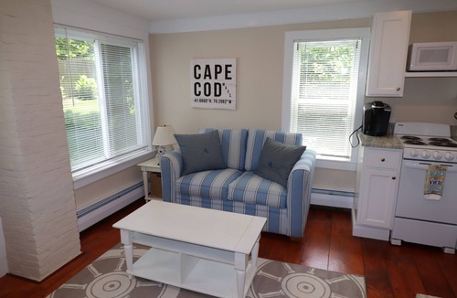 Dennis Apartment | Dennis Village - Adorable Studio Cottage (CapeCodProperty 100)