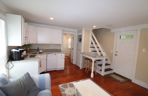 Dennis Apartment | Dennis Village - Adorable Studio Cottage (CapeCodProperty 100)