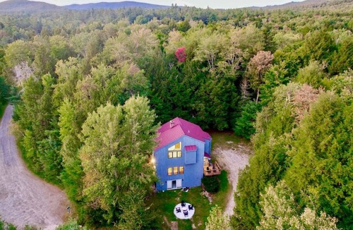 Londonderry House | Derry Woods Cabin: family retreat near Lowell Lake