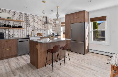 Warren Apartment | Designer 1st Floor Apt, Historic Downtown Warren
