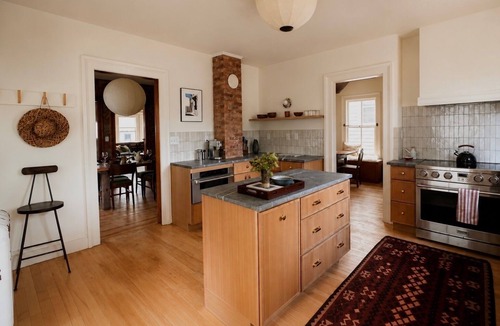 Oakdale House | Designer Home, Walk to Warren, Off-Street Parking, and 4-Bedroom/Loft