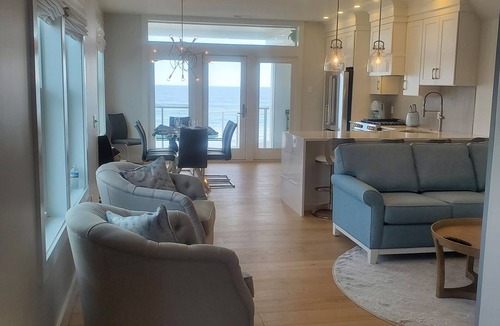 Salisbury Beach House | Direct Ocean Front Salisbury Beach North Side Step out onto sand!