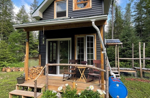 Balderson House | Disconnect to connect, heal within the hug of the forest.