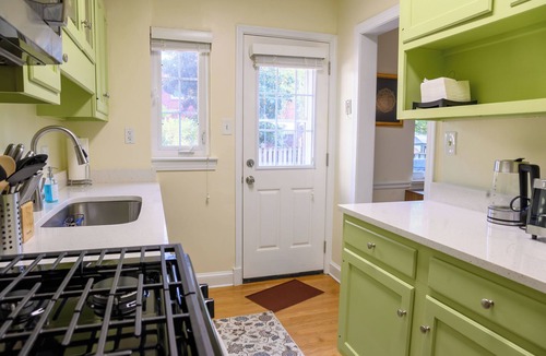 Northeast Alexandria House | Discover Alexandria's charm, just 10 minutes from D.C.'s monuments and museums
