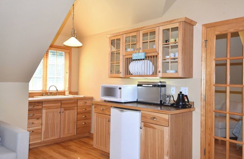 Willsboro Apartment | Dock Access! Charming Lake Champlain Carriage Home