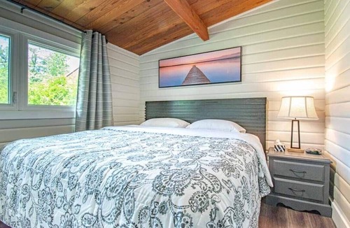 Rama Cottage | Dock Holiday - Luxury, Newly-Renovated, Cottage w/ Great Swimming & Watercraft