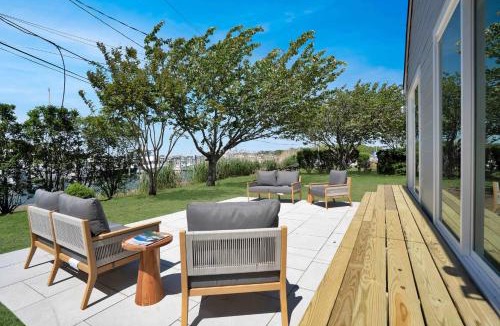 Culloden Shores Apartment | Dockside 2BR on The Marina - Free Parking Unit C