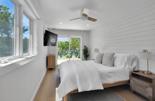 Culloden Shores Apartment | Dockside 2BR on The Marina - Free Parking Unit C