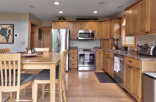 South Casco House | Dog Friendly, 3 Bedroom Home in Kettle Cove on Sebago Lake Maine, Boat Access