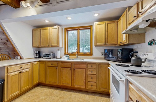 Madison Ski Chalet | Dog-friendly A-frame with firepit, fireplace, AC, & kayaks - walk to the beach