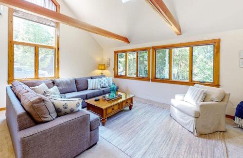 New Harbor House | Dog-friendly beach house with WiFi, private washer/dryer, deck, beautiful views