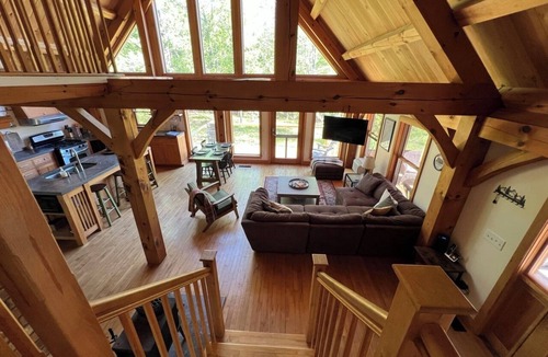 Brownfield House | Dog friendly cabin on private wooded lot
