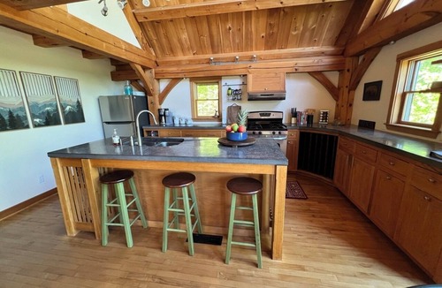 Brownfield House | Dog friendly cabin on private wooded lot