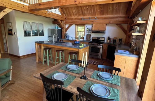 Brownfield House | Dog friendly cabin on private wooded lot