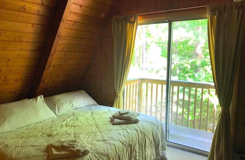 Jay Cabin | Dog-Friendly Chalet Rental near Whiteface Mountain and Lake Placid, New York