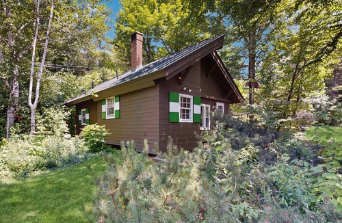 Franconia House | Dog-friendly & charming mountain chalet w/fireplace