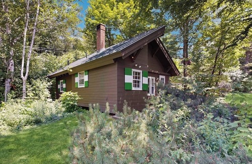 Franconia House | Dog-friendly & charming mountain chalet w/fireplace