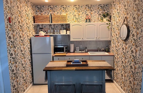 Historic Hill Apartment | Dog-friendly Downtown Newport Apartment